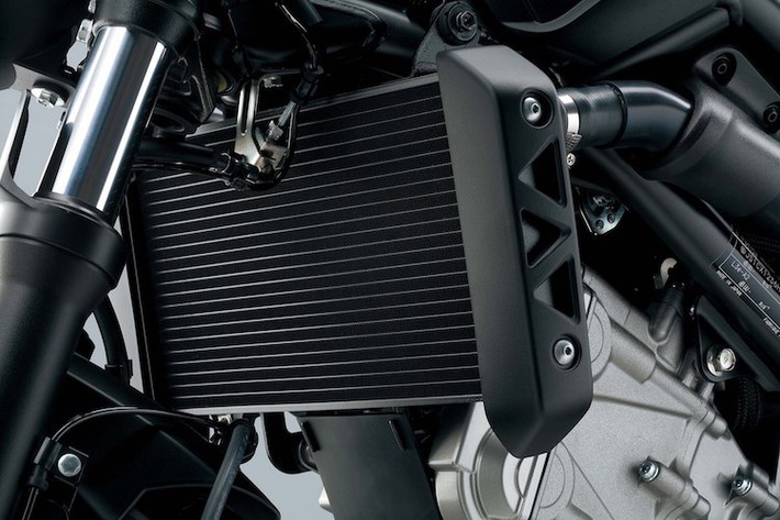 Suzuki cho biết rằng SV650 thế hệ mới sẽ mạnh hơn, có mô-men xoắn lớn hơn, tiết kiệm và thân thiện với môi trường hơn. So với thế hệ cũ, SV650 mới mạnh hơn 4 mã lực, đạt 75 mã lực trong khi vẫn giữ nguyên mô-men xoắn 64 Nm.