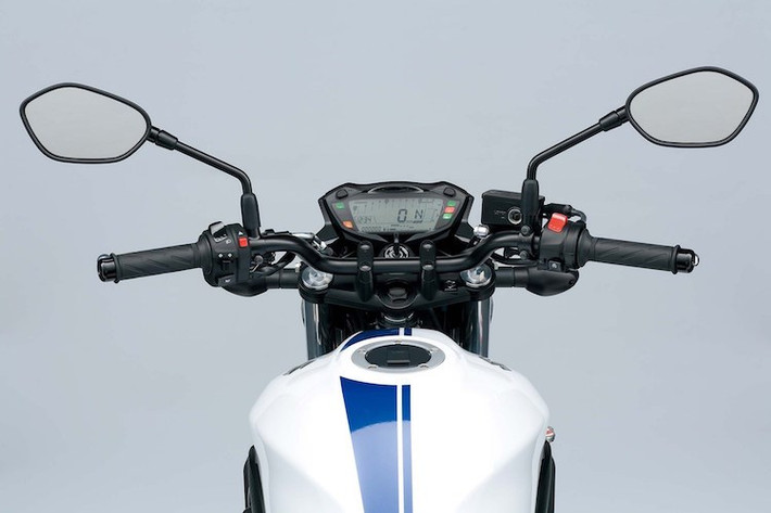 Với thế hệ SV650 mới, Suzuki đã tận dụng khung của chiếc Gladius và bổ sung thêm 70 chi tiết mới, khiến chiếc xe hẹp và nhẹ hơn so với người tiền nhiệm. Trong khi đó, những chi tiết đặc trưng của các thế hệ SV650 cũ vẫn tiếp tục xuất hiện trên mẫu xe mới.