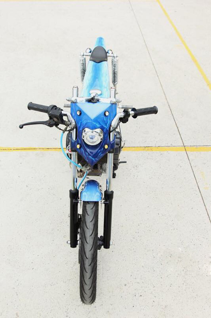 Không phải là chiếc xe duy nhất tại Việt nam lấy cảm hứng từ bản độ Bandit9 EVE, nhưng chiếc Honda 67 này đã "độc" hơn với sơn airbrush lấy cảm hứng từ biển cả, động cơ độ mạnh mẽ cùng một loạt chi tiết sáng tạo theo ý chủ nhân.