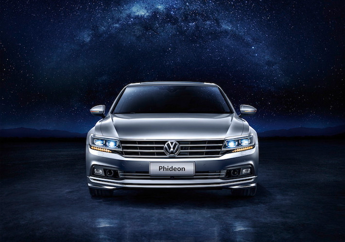 Phiên bản cao cấp nhất của xe là 3.0l TSI 4Motion sẽ được trang bị động cơ V6 siêu nạp với công suất tối đa 295 mã lực, kết hợp với hệ dẫn động 4 bánh. Trong tương lai, chiếc xe sẽ còn có thêm phiên bản hybrid.