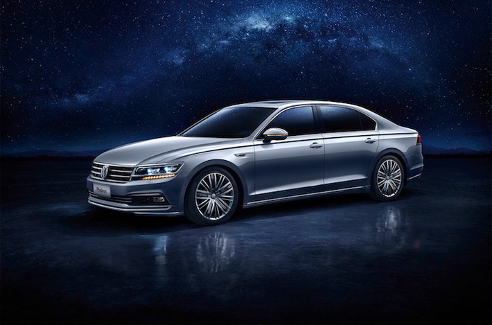 Volkswagen Phideon sẽ được bán với 2 loại động cơ khác nhau. Trong đó, các phiên bản có giá rẻ của xe sẽ được trang bị động cơ 2.0l 4 xi-lanh thẳng hàng tăng áp TSI, kết hợp với hệ dẫn động cầu trước.