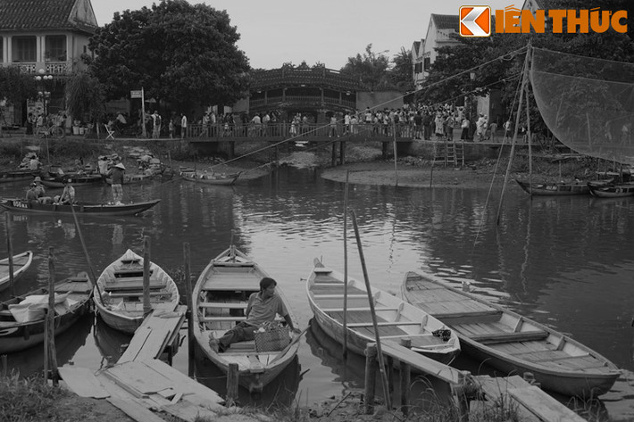 Theo đó, những người Nhật đầu tiên qua Hội An sinh sống thường xuyên nhìn thấy trên mặt sông Hoài hay xuất hiện sống lưng con Namazu. Đó là một con cá trê quái vật có kích thước rất lớn, đầu nằm ở Ấn Độ mà đuôi ở tận Nhật Bản.