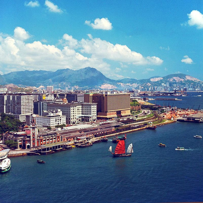 Ga Kowloon và khu Tsim Sha Tsu, 1974. Ảnh: Keith Macgregor.