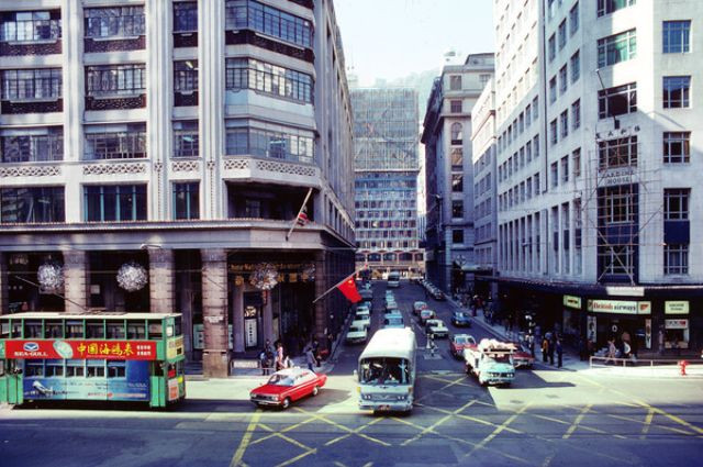 Phố Pedder và tòa nhà Gloucester, Hong Kong năm 1974. Ảnh: Keith Macgregor.