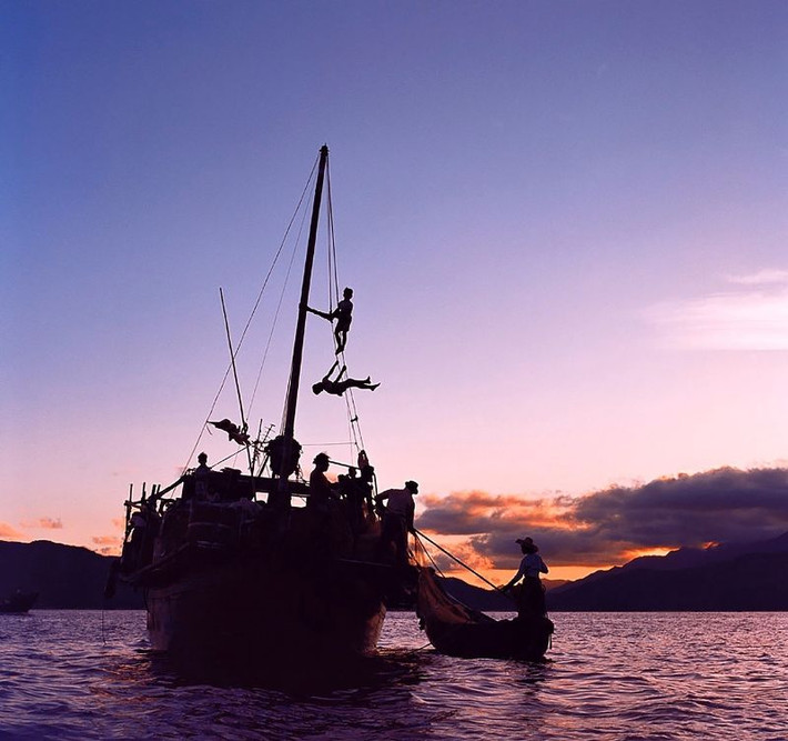 Thuyền đánh cá tại Hei Ling Chau, 1973. Ảnh: Keith Macgregor.