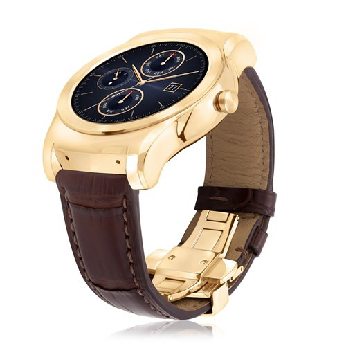 Về ngoại hình, LG Watch Urbane Luxe trông chẳng mấy khác biệt với những chiếc đồng hồ truyền thống nhưng lại “sang chảnh” hơn vì toàn bộ phần vỏ kim loại bên ngoài và bộ khóa được mạ vàng sáng bóng.