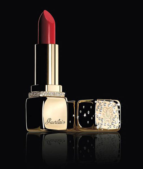 Ra đời vào năm 1828, Guerlain là nhà sản xuất nước hoa lâu đời của Pháp. Những sản phẩm của hãng này được đánh giá rất cao trên thị trường. Không chỉ thành công trong lĩnh vực nước hoa, Guerlain đã gây choáng váng cho thế giới phái đẹp trên toàn thế giới khi trình làng thỏi son kim cương có tên gọi Kiss Kiss, được làm từ 110g vàng 18 carat và trang trí bằng 199 viên kim cương 2,2 carat.