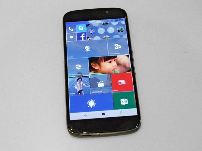 Jade Primo sở hữu màn hình 5,5 inch Super AMOLED độ phân giải Full HD 1080p.
