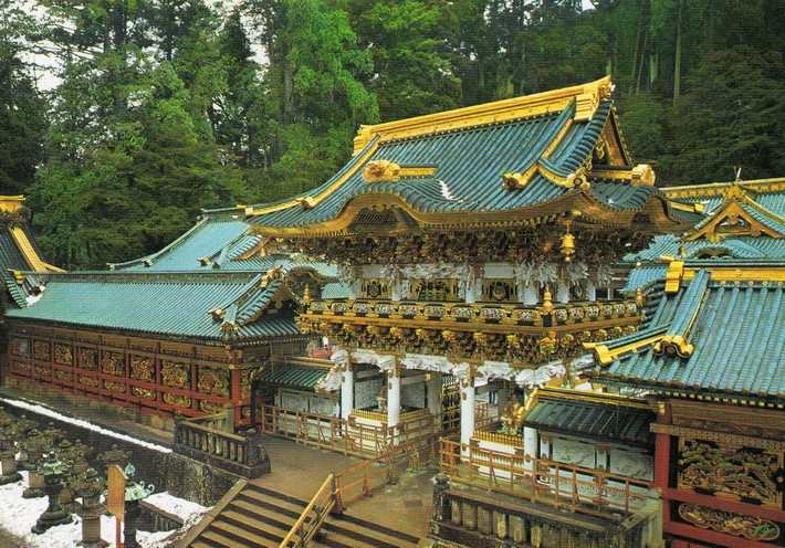 Trong ba công trình này, nổi bật nhất là Đền Nikko Tosho-gu. Đây là Đền thờ Tokugawa Ieyasu, một Shogun đầu thời kỳ Edo và là người sáng lập Mạc phủ Tokugawa được thần thành hóa thành một vị thần của đạo Shinto.
