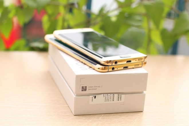 Trên thị trường, giá bán của Galaxy S6 Edge+ cao hơn so với Galaxy Note 5 mặc dù 2 sản phẩm có cấu hình tương đồng.