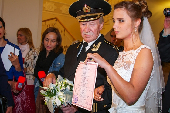 Vợ diễn viên Ivan Krasko là Natalia Shevel, 24 tuổi. Cả hai gặp nhau khi Ivan Krasko giảng dạy tại lớp của Natalia Shevel ở trường đại học. Ivan có cảm tình với cô học trò xinh đẹp khi được cô viết tặng thơ.