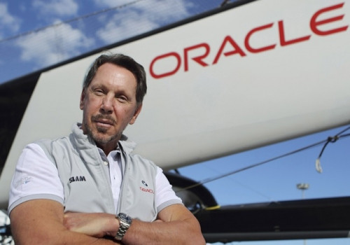Larry Ellison - Tài sản: 45,7 tỷ USD. Ellison là đồng sáng lập và CEO của Oracle - công ty chuyên về phần cứng máy tính và sản phẩm phần mềm cho doanh nghiệp.Ông bỏ Đại học Illinois ở Urbana-Champaign trong năm thứ hai và tiếp tục ghi danh vào Đại học Chicago nhưng cũng bỏ ngang chỉ sau một học kỳ. Năm 1977, ông trở thành nhà đồng sáng lập công ty phát triển phần mềm Labs, sau này được đổi tên thành Oracle.