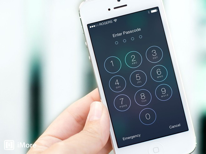 9. Không cài mật khẩu. Theo báo cáo của Apple, một nửa số người dùng iPhone không khóa thiết bị của mình. Đây là việc làm quá sai lầm vì nếu bị mất iPhone, mọi thông tin trên đó của bạn sẽ bị kẻ gian lợi dụng và phục vụ vào mục đích xấu. Vậy nên, người dùng iPhone nên tự ý thức bảo vệ sự riêng tư của mình bằng cách đặt mật khẩu khóa máy.