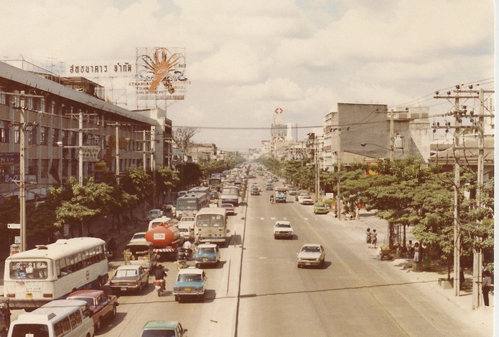 Một con đường ở quận Pinklao.
