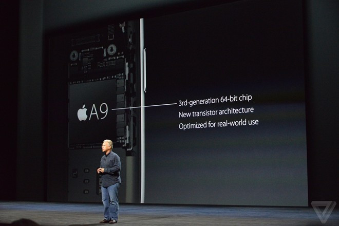 5. Vi xử lý A9, RAM 2 GB: Năm nay, Apple nâng cấp phần cứng cho smartphone với vi xử lý tri-core A9 mới và RAM 2 GB. Vi xử lý mới cho tốc độ xử lý nhanh hơn 70% và khả năng đồ hoạ hơn 90% con chip A8 trên thiết bị tiền nhiệm. Theo The Verge, đây cũng là lần đầu tiên iPhone thế hệ mới được nâng cấp RAM sau nhiều năm giữ dung lượng 1 GB.