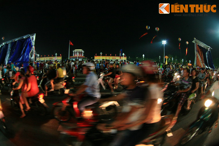 Tối 1/9, bầu không khí náo nức tràn ngập quảng trường Ba Đình.