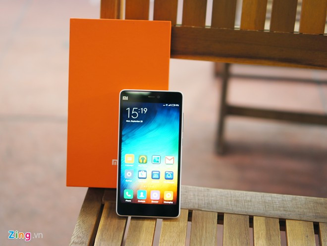 Theo chia sẻ của một số đơn vị kinh doanh, sức hút của Mi 4C kém hơn so với mẫu Redmi Note 2 về Việt Nam cách đây ít lâu, có thể do giá bán của máy khá cao.