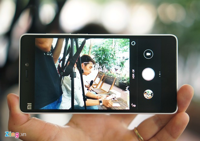 Camera của Mi 4C xứng đáng nhận điểm cộng nhờ khả năng lấy nét nhanh, chụp và lưu ảnh nhanh. Hình ảnh từ camera sau 13 megapixel ở mức khá, đáp ứng tốt nhu cầu thông thường. Camera trước của máy có độ phân giải 5 megapixel, chụp nịnh mắt.