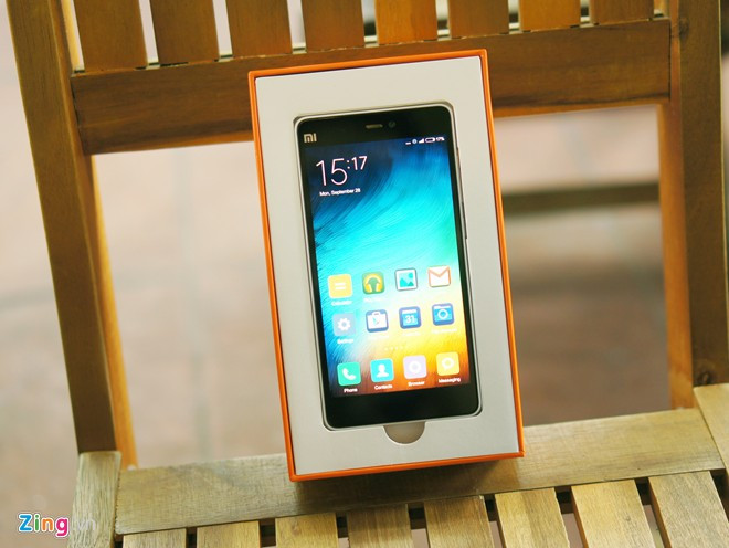 Ít ngày sau khi bán ra tại Trung Quốc, điện thoại Xiaomi Mi 4C đã có mặt tại thị trường Việt Nam theo đường xách tay. Model này có giá bán 5,35 triệu đồng (tham khảo tại cửa hàng ClickBuy).