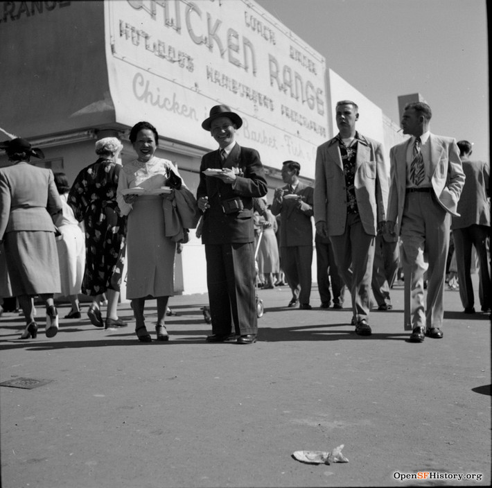 Các đại biểu người Việt ghé thăm công viên giải trí Playland at the Beach ở ở San Francisco năm 1951. Ảnh: Opensfhistory.org.