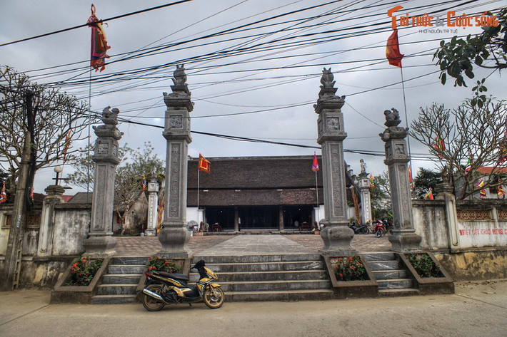 3. Tọa lạc ở thôn Phú Điền, xã Triệu Lộc, huyện Hậu Lộc, đình làng Phú Điền là một ngôi đình cổ mang nhiều nét độc đáo, hiếm có của Việt Nam. Ngôi đình này được xây dựng vào thế kỷ 18 để thờ Thành Hoàng làng, chính là bà Triệu Thị Trinh hay Bà Triệu.