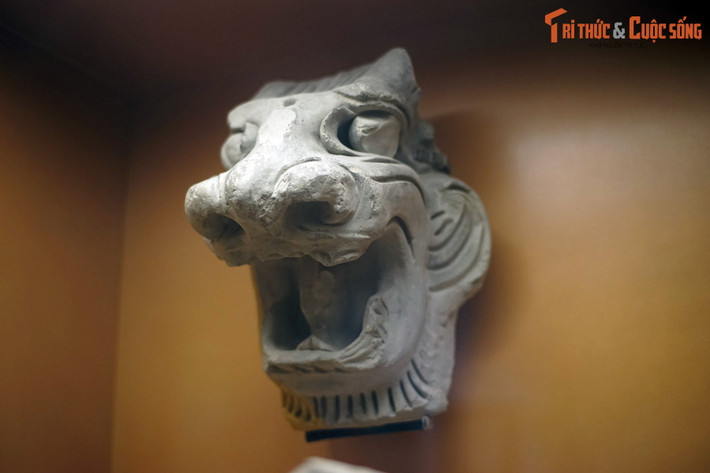 Trước khi kinh đô Thăng Long thành lập năm 1010, miền đất mà ngày nay là Thủ đô Hà Nội đã được biết đến trong sử sách với tên gọi là thành Đại La. Ảnh: Đầu tượng linh thú trang trí kiến trúc thời Đại La, khoảng thế kỷ 8-9, hiện vật của Hoàng thành Thăng Long.
