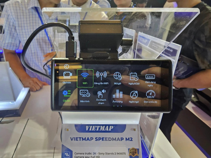 WiFi 5Ghz trên sản phẩm này có khả năng truyền tải dữ liệu nhanh gấp 4 lần bản cũ, hỗ trợ người dùng tải xuống video trong các tình huống khẩn cấp, cần trích xuất dữ liệu lập tức. Ảnh: Minh Thành Auto.