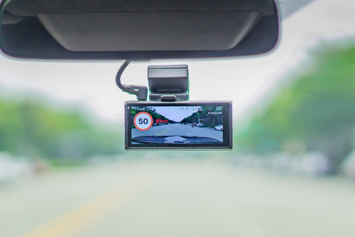 Theo đó, camera ghi hình phía trước sử dụng cảm biến Sony Starvis 2 IMX675, độ phân giải 2K với công nghệ WDR (Wide Dynamic Range) giúp cân bằng ánh sáng. Camera sau có độ phân giải FullHD. Ảnh: Vietmap.