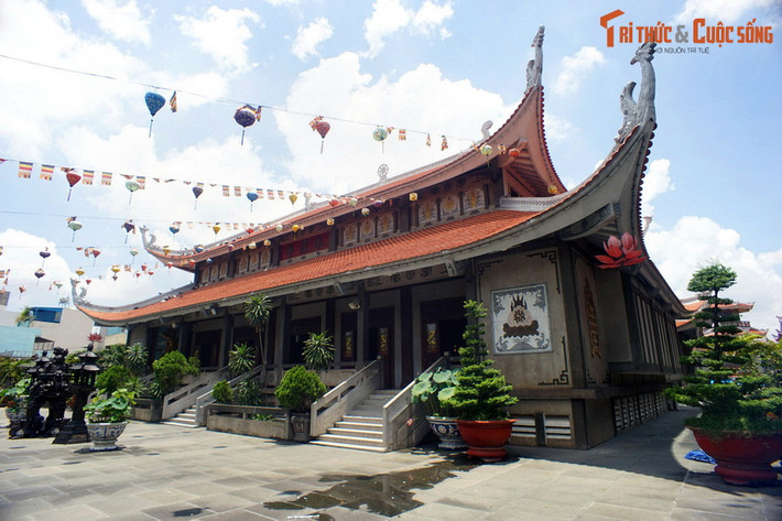 10. Là địa điểm nổi bật trên bản đồ du lịch thành phố. Chùa Vĩnh Nghiêm là ngôi chùa thu hút khách du lịch bậc nhất TP HCM. Nhiều công ty tổ chức tour du lịch ở TP HCM đưa chùa vào danh sách địa điểm được ưa chuộng của mình.