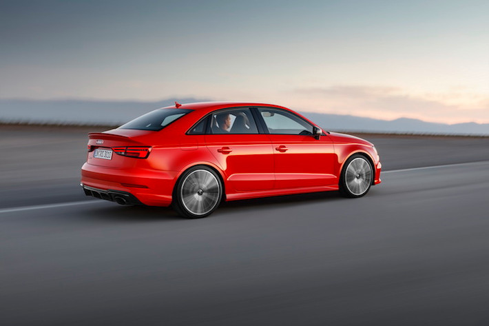 Hiện tại, giá và thời điểm bán ra của Audi RS3 Sedan chưa được công bố. Tuy nhiên theo hãng xe sang Audi, lần này chiếc xe sẽ được phân phối cả ở thị trường Mỹ. Là đối thủ của BMW M2 hay Mercedes-AMG CLA 45, RS3 được dự đoán sẽ có giá dưới 50.000 USD.