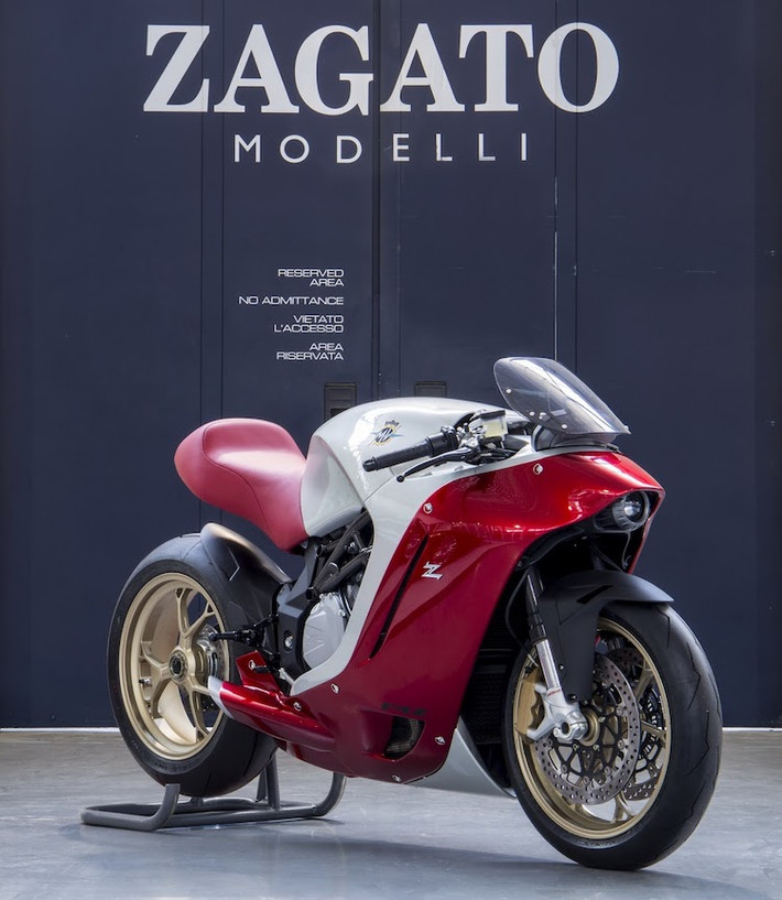 Giá MV Agusta F4Z không được tiết lộ, nhưng là một siêu môtô "hàng thửa" với số lượng duy nhất 1 chiếc trên Thế giới, chắc chắn vị đại gia Nhật Bản bí ẩn đã phải bỏ ra một số tiền rất lớn để sở hữu chiếc xe.