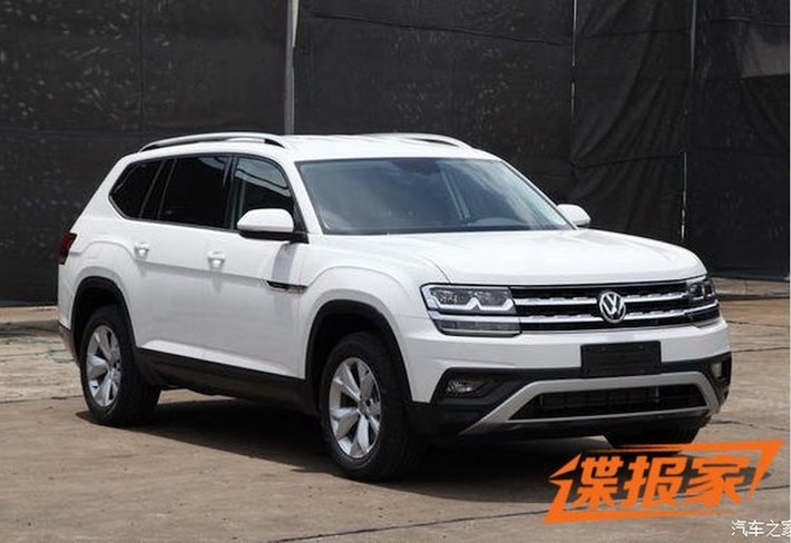 Trước đây, để "hé lộ" trước về mẫu SUV cỡ lớn Volkswagen Teramont mới, hãng xe Đức Volkswagen đã từng trưng bày phiên bản concept với tên gọi Crossblue tại triển lãm Detroit 2013. Tới nay, những hình ảnh và thông tin về phiên bản sản xuất hàng loạt của Teramont đã bị lộ ra từ một website Trung Quốc.