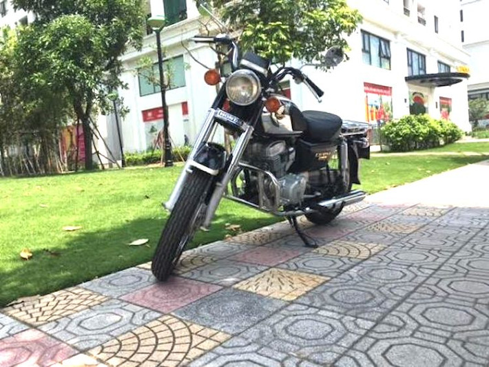 Vào những năm đầu thập niên 90 của Thế kỷ 20, cùng với nhiều dòng xe khác của Honda, những chiếc CD125T Benly cũng được nhập với số lượng khá lớn vào nước ta dưới dạng "xe bãi" đã qua sử dụng tại Nhật. Vào thời điểm đó, việc sở hữu một chiếc CD125T Benly không chỉ thể hiện sự giàu có mà còn cả "chất" nam tính và "quý ông" của chủ xe.