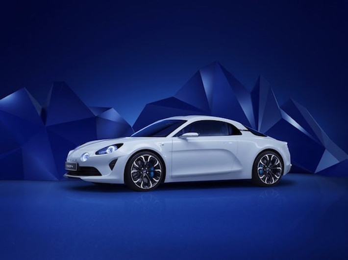 Là một chiếc xe của Thế kỷ 21, Alpine Vision Concept đã có thiết kế mềm mại và mang tính khí động học hơn "ông tổ" A110 của mình, nhưng vẫn dễ dàng gợi nhớ về những chiếc Alpine thập niên 60-70.
