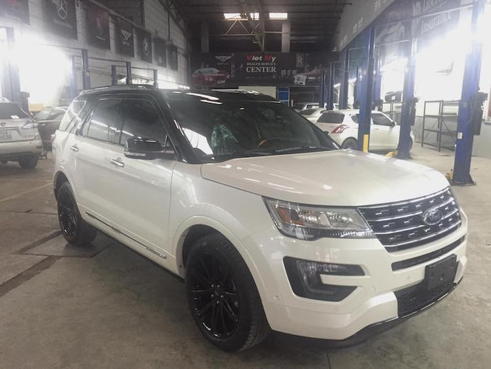 Hiện chưa rõ hệ dẫn động và hộp số của phiên bản Explorer Limited được Ford Việt Nam đưa về nhưng tại Mỹ, chiếc xe sẽ có tùy chọn hệ dẫn động cầu trước hoặc 4 bánh thông minh tương tự Land Rover. Explorer với hệ dẫn động 4 bánh cũng có nhiều chế độ lái khác nhau thông qua giao diện Terrain Management.