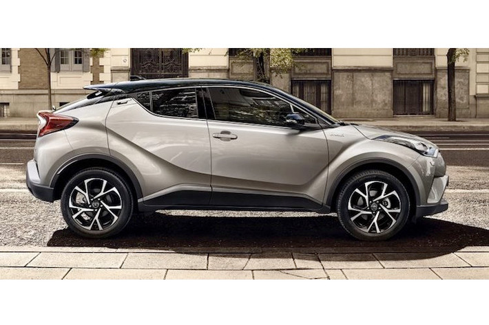 Phiên bản hybrid sẽ gồm có một động cơ xăng 1.8l 4 xi-lanh kết hợp cùng một mô-tơ điện để có tổng công suất 122 mã lực. Tùy từng phiên bản cấu hình khác nhau, chiếc xe sẽ sở hữu hệ dẫn động cầu trước hoặc 4 bánh, cũng như các lựa chọn hộp số sàn 6 cấp hoặc tự động vô cấp CVT.