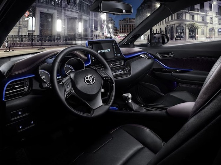 Theo Toyota, CH-R sẽ còn phải chịu sức cạnh tranh từ một số dòng SUV cỡ nhỏ từ các hãng xe sang, chính vì vậy hãng đã lựa chọn và sử dụng những vật liệu cao cấp trong nội thất của xe. Các chi tiết nhựa đều được phủ lớp bề mặt đem lại cảm giác như da, trong khi ghế ngồi sẽ được bọc da Nappa mịn. Một số chi tiết trang trí sẽ được sơn màu đen bóng hoặc bạc mờ.
