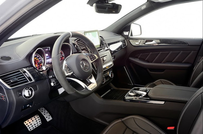 Dù không có nhiều thay đổi như ngoại thất, nhưng nội thất của chiếc Mercedes-AMG GLE 63 Coupe cũng được Brabus độ lại "nhẹ nhàng".