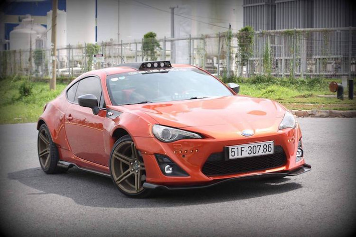 Ra mắt lần đầu từ năm 2012, mẫu xe thể thao Subaru BRZ 2 cửa là một sản phẩm hợp tác cùng Toyota. Về cơ bản, chiếc xe là "anh em sinh đôi" của Toyota 86, Scion FR-S tại các thị trường khác nhau trên Thế giới.