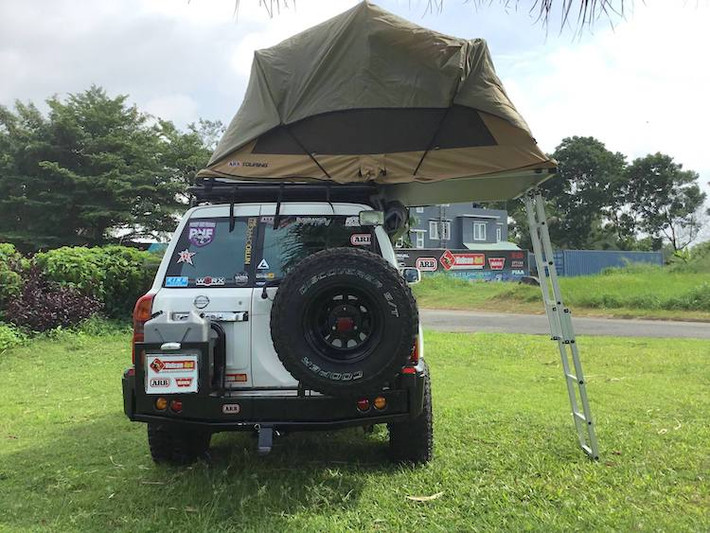 Nhờ những phụ tùng đặc biệt được độ thêm, chiếc Nissan Patrol đời cũ đã trở thành một mẫu xe offroad mạnh mẽ, linh hoạt và tin cậy để phục vụ cho những chuyến "phượt" đầy tự do của chủ xe.