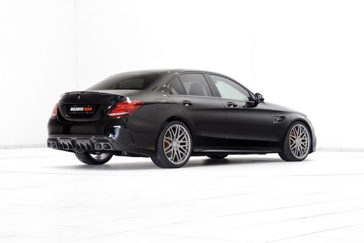 Vốn đã là chiếc sedan thể thao rất mạnh mẽ, chiếc Mercedes-AMG C63 S AMG sau khi được độ gói 650 của Brabus đã có thể đạt vận tốc và gia tốc tương đương một số siêu xe như Audi R8 hay Ferrari 488 GTB.