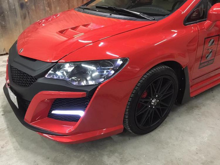 "Mượn" ý tưởng từ siêu xe Acura NSX và Civic Mugen RR, chủ nhân của chiếc Civic được độ bodykit "made in Vietnam" có thể yên tâm rằng chiếc xe của mình là "hàng độc", khi lăn bánh trên phố.