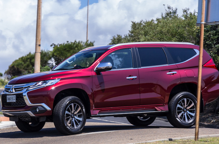 Theo Mitsubishi, với động cơ và hộp số mới, Pajero Sport thế hệ mới tiêu thụ nhiên liệu ít hơn 17% so với phiên bản cũ. Các tính năng an toàn tiêu chuẩn của chiếc xe cũng được Mitsubishi chú trọng với hệ thống cảnh báo va chạm, hệ thống cảnh báo điểm mù, thân xe gia cường RISE, hệ thống chống va quệt bằng sóng siêu âm...