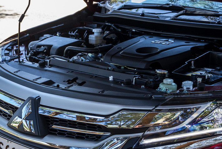 Sức mạnh của Pajero Sport được cung cấp bởi động cơ turbodiesel 2.4l, cũng đã từng xuất hiện trên Triton trước đây. Động cơ này sẽ có 2 mức công suất 154 PS/380 Nm và 181 PS/430 Nm.