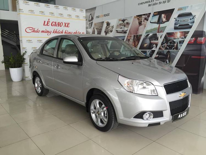 Chỉ trong chưa đầy 1 năm, đây là lần thứ 2 mẫu sedan cỡ nhỏ Chevrolet Aveo tại Việt Nam phải triệu hồi do lỗi hệ thống lái. Hồi tháng 3 năm nay, 565 chiếc Aveo sản xuất từ 27/7/2015 đến 4/12/2015 cũng đã bị triệu hồi để thay thế rô-tuyn lái. Lần này, 1240 chiếc xe lỗi được sản xuất và lắp ráp tại Việt Nam từ ngày 01/07/2015 đến 20/04/2016.