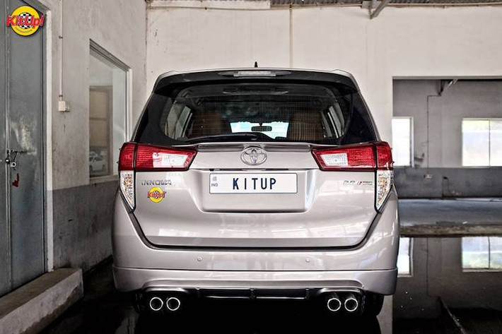 Nhờ có thiết kế đẹp mắt và hiện đại hơn rất nhiều so với đời cũ, Toyota Innova thế hệ mới có thể trở thành một chiếc "xe chơi" đầy hấp dẫn. Cùng với sự phổ biến của chiếc xe, chắc chắn trong thời gian mới sẽ có rất nhiều phụ kiện nâng cấp dành cho chiếc xe.