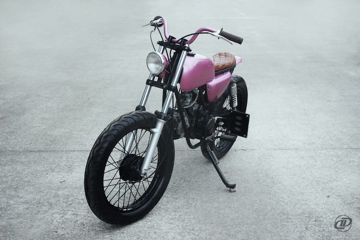 Honda Win 100 từng rất phổ biến tại Việt Nam trong thập niên 90; tuy nhiên sau khi dòng xe này bị ngừng sản xuất, những chiếc Honda Win "Tàu" bắt đầu "lên ngôi" và rất được ưa chuộng bởi người dân các vùng núi phía Bắc.