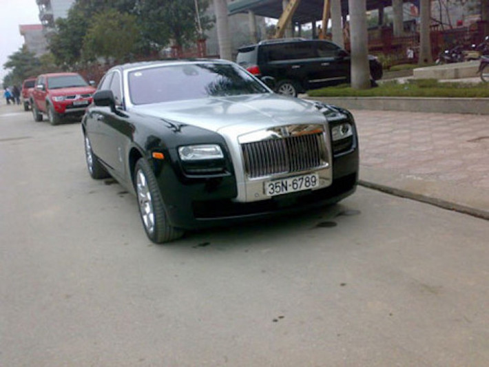 Rolls-Royce Phantom biển số đẹp với bốn số cuối được dân chơi gọi là "bạn bè nể sợ" (ghép theo chữ cái đầu các chữ số).