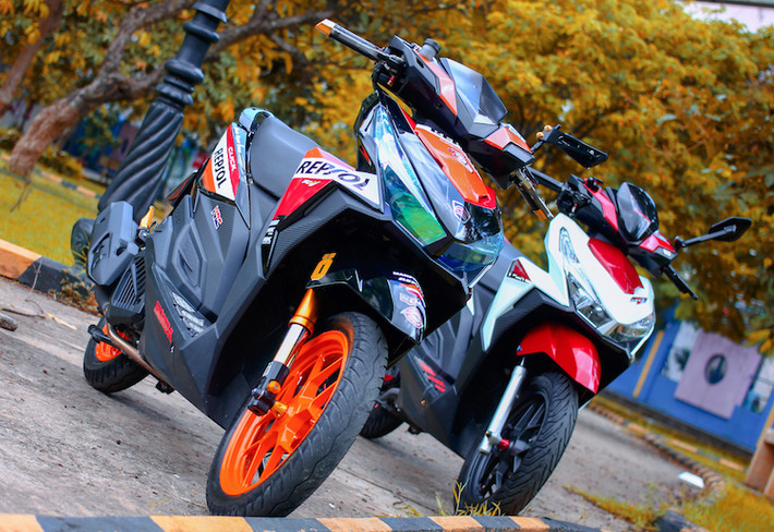 Không được phân phối chính thức, nhưng mẫu xe tay ga Honda Vario 150 đến từ Indonesia đang được nhiều người chơi xe tại Việt Nam ưa chuộng. Với ngoại hình đầy phong cách và thể thao cùng động cơ đầy sức mạnh so với vóc dáng nhỏ gọn của mình, Honda Vario đã được nhiều chơi xe trong nước độ lại.