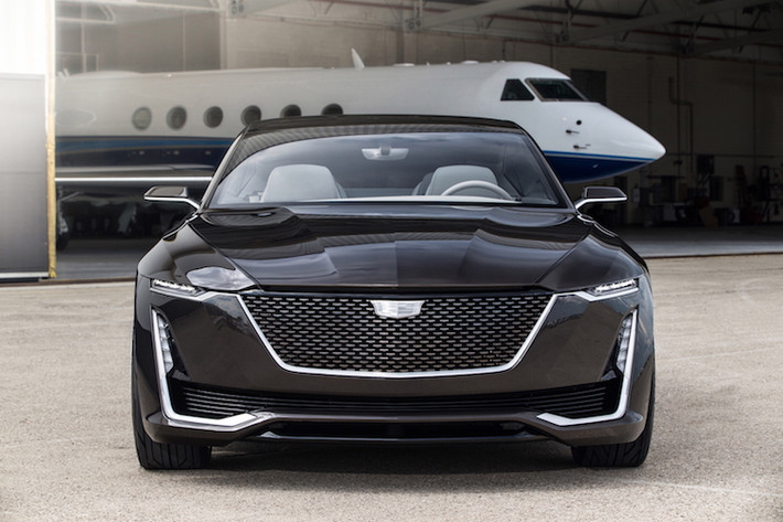 Trong những năm gần đây, hãng xe cao cấp Mỹ nổi tiếng Cadillac đã có một cuộc cải tổ lớn với dòng sản phẩm của mình, tạo ra những chiếc xe sang đậm chất Mỹ truyền thống nhưng vẫn rất hiện đại như CTS thế hệ mới hay CT6. Mẫu xe ý tưởng Cadillac Escala mới sẽ là "kim chỉ nam" để khách hàng có thể thấy tương lai gần của những chiếc Cadillac sắp tới.